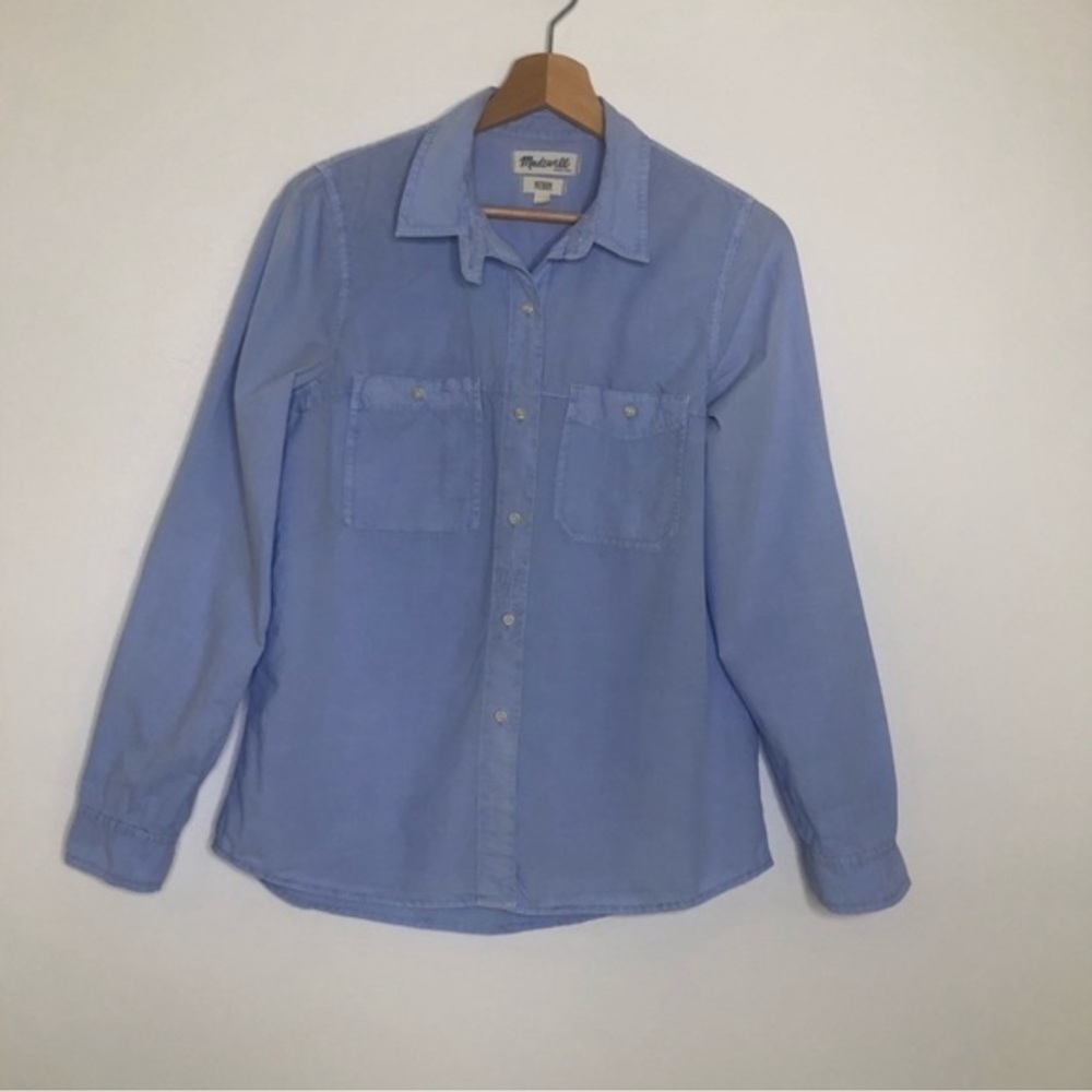 Madewell women’s light blue cotton button down shirt size large
